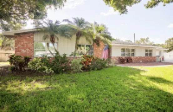 Home with play room, enclosed pool and hot tub. Only 10 minutes from the beach!