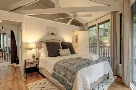 Mountain Getaway Nestled In The Foothills of The Blue Ridge Mountains.