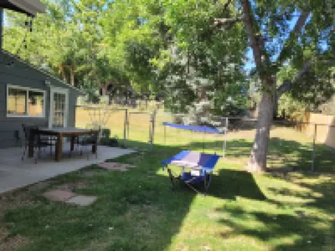 Great family vacation home on 1/2 acre in Littleton-SW Denver 3bd 2.5 baths
