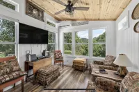 Tiny House on Center Hill Lake