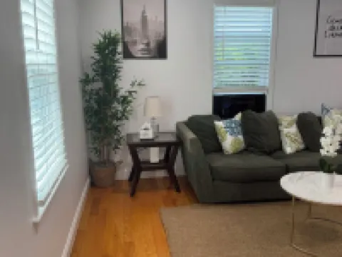 Charming Townhouse 12 minutes to Boston Hotels in Watertown