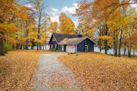 Lakefront Spacious Cottage with Sandy Beach, Kayaks and Games! Hotels in Chester Township