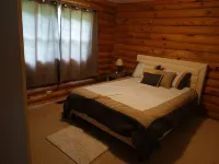 The Shack, An exquisite 3 bed room log cabin. Hotels in Plateau