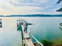 Welcome to "The Lilly Pad" Waterfront Resort Cottage at Smith Lake!