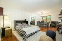 Beautiful Fox River Waterfront House Getaway Hotels in McHenry