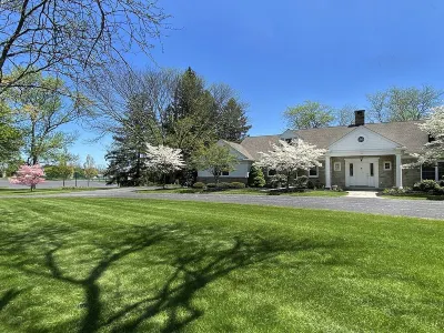 Exquisite, first floor stone ranch Gettysburg large kitchen/living area - quiet