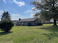 Willow Acres Retreat near outlets, shows and restaurants.