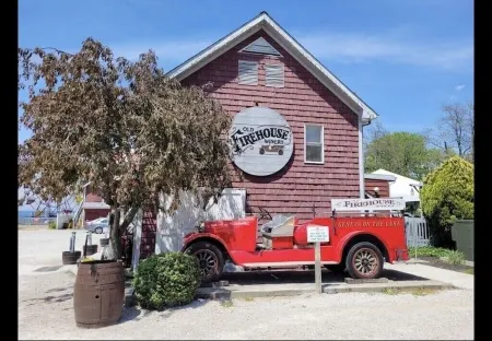 3 Little Cottages - #2 Sunburst Cottage Отели в г. Дженива-он--Лейк