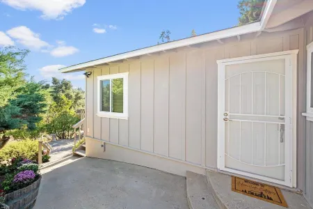 Julian Cafe Family Cottage - Includes Breakfast at The Julian Cafe & Bakery Отели в г. Джулиан