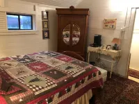 1882 Carriage House In The Heart Of The City!