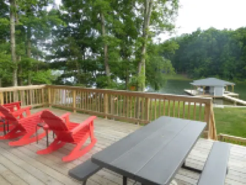 Beautiful Waterfront Home On Lake Anna