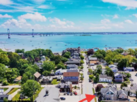 Island Apartment in the Heart of Jamestown