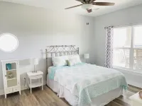 Steps away from Crystal Beach, 3 bed, 2 bath retreat.