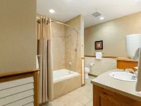 Amazing Unit!  Sleeps 5. Swim or Ski out your front door. On site at Silver Mt. Hotels in Kellogg