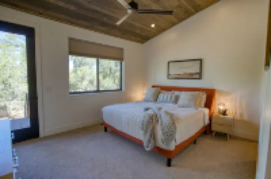 DWELL - Luxury In Torreon - Family Friendly, Tesla Charger