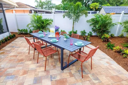 Tropical Oasis - Heated Pool - Hot Tub - Downtown and Beaches