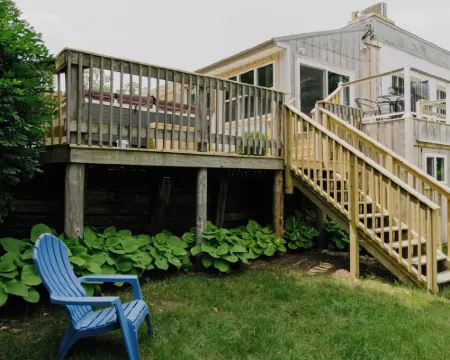 Lake Side Guest House with Hot Tub Hotels in Newaygo County