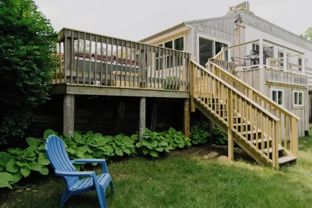 Lake Side Guest House with Hot Tub
