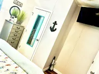 Perfect getaway-waterfront- private Dock-Pet available