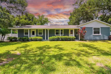 Luxury Modern spacious 5Bedroom/3Bathroom, Theater room a game room and pool.