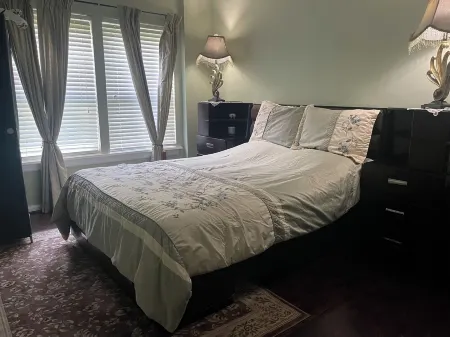 Comfy Deluxe Getaway Suite Отели в г. Небско