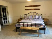 Beautiful Large Home Minutes from Lake Anna with Games & Hot Tub!!