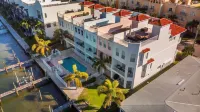 Luxury waterfront townhome, 5 min to beach, pool, boat slip & rooftop deck! - 자쿠지