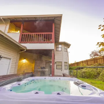 Spacious 5,000+ sq ft house, Close to PDX Airport