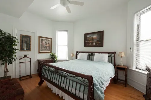 Stone Mansion Sleeps 10-20 Free Parking Near Lake, Red Line and Wrigley