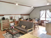 Sunny studio apartment close to downtown Hotels in Belfast