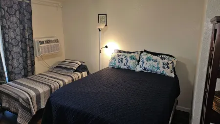 1ST floor Condo NO STAIRS, beaches ,pool cedar point camp perry marsh parks,<br>