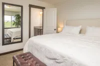 Brand New Townhome - 10 Minutes from Downtown