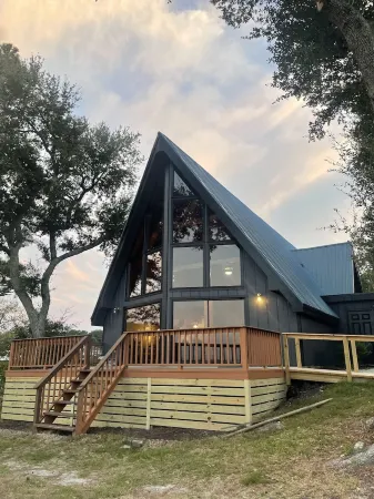 Private waterfront retreat minutes from beach/base