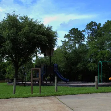 Cozy lake house w/Lake Conroe access- pet friendly!