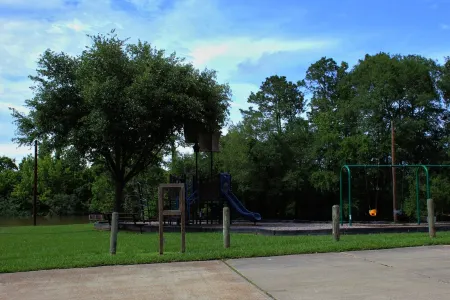 Cozy lake house w/Lake Conroe access- pet friendly!