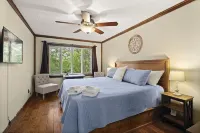Pet Friendly with Fenced in Yard, Hot Tub and Game Room! 3 Bed, 2 Bath Cabin!