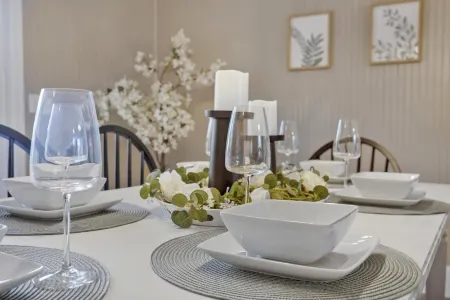 Stylish, Spacious 3 Bedroom Home - FREE BIKES-