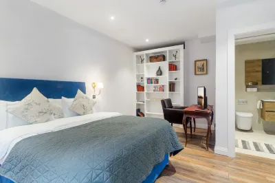 Highgate - Luxury 4-Bedroom Spacious House with Indoor Pool 크루치 힐 주변 호텔