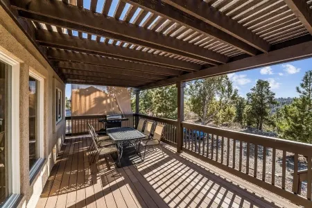 Zion Views- East Rim Lodge+ Resort Access Отели рядом с достопримечательностью «Checkerboard Mesa»