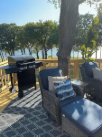 5-bedroom vacation home steps to Lake Texoma