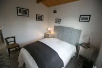 OLD: charming house 100m from the beach (2 bedrooms, 2 bathrooms) Hotels in Noirmoutier En L'Ile