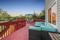 Fun-in-a-Box. 10 min to A2, great for groups. Hotels in Pittsfield Charter Township