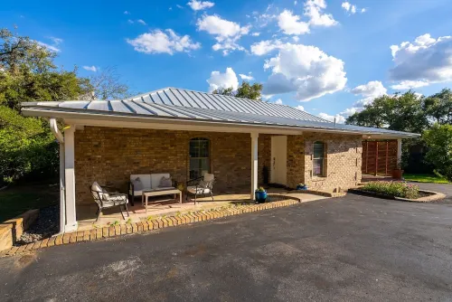 Luxurious Estate with Private Heatable Pool, Basketball Court, and City Views Hotels in Helotes