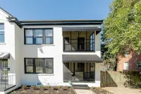 Sleek & Stylish Apt w/ 2 King Rooms - 10 Mins to DT!