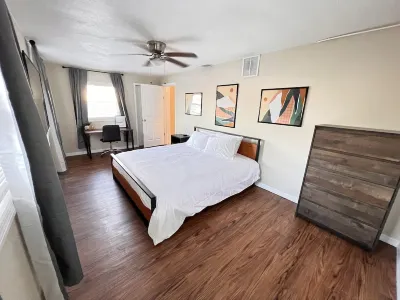 4BR W/ 2 King Beds - 7Min From Speedway & Beach 엠브리-리들 에어러노티컬 대학 - 데이토나비치 주변 호텔