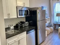 ROMANTIC RETREAT, Great Location, King bed , Wifi, Deeded beach access Hotels in Rosemary Beach