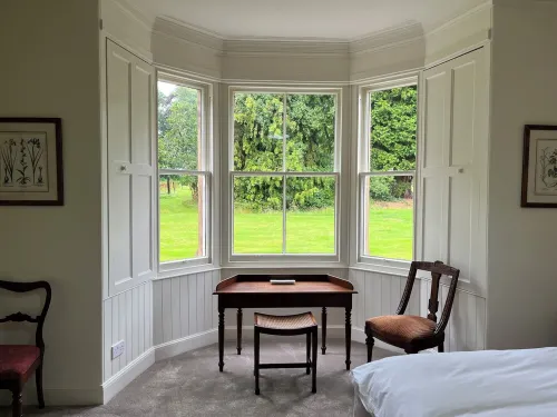 Fantastic Traditional yet Up-to-date Spacious Cottage Very Close to Edinburgh