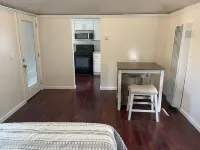 Furnished North Berkeley pet-friendly cottage in the center of it all