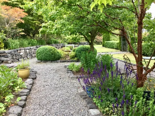 Historic Haven Across From Puget Sound High Speed Internet. Hôtels à : Hansville