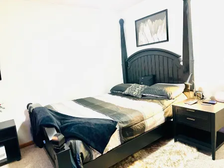 The pLace in Dover Отели в г. Довер